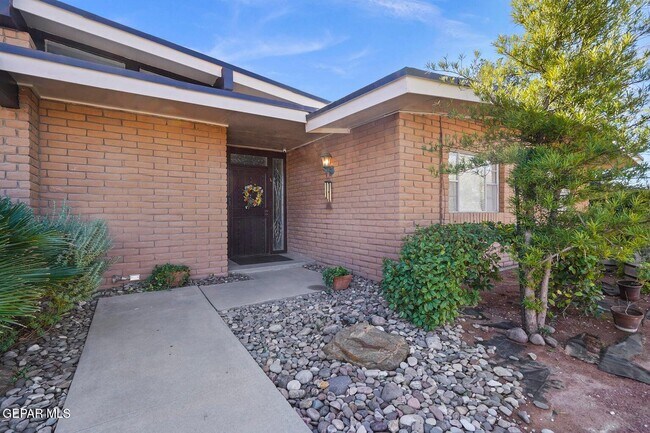 Foto del edificio - 528 Stonebluff Rd