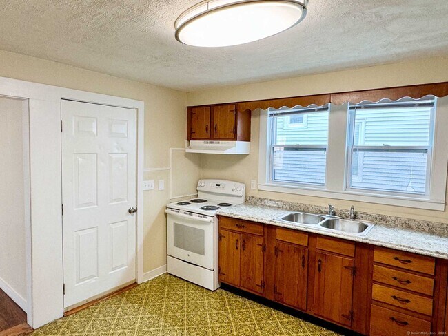 Foto del edificio - 132 N Elm St