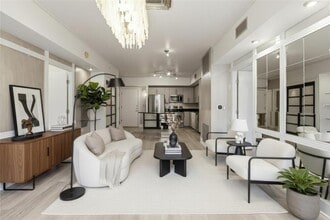 Building Photo - 54 Rainey St