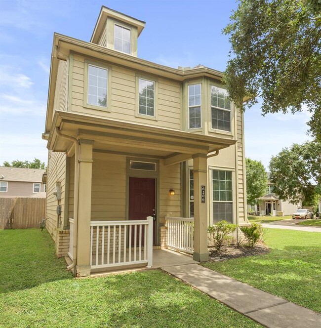 Foto del edificio - 6206 Scotchwood Dr