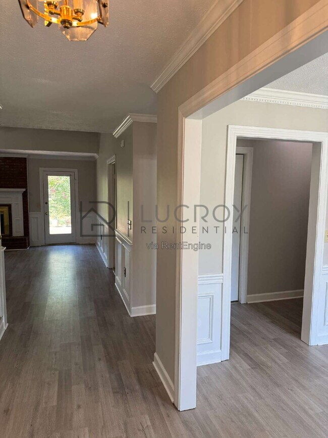 Foto del edificio - 33 Sandlewood Dr