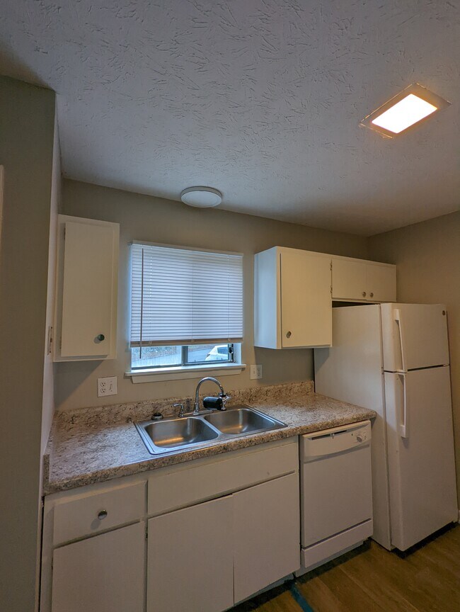 Foto del edificio - 833 Applewood Ln