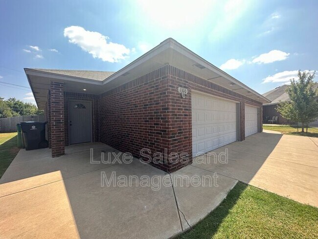 Building Photo - 1320 Garden Gate Dr