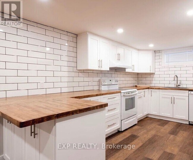 Photo du bâtiment - 393 E 16th St