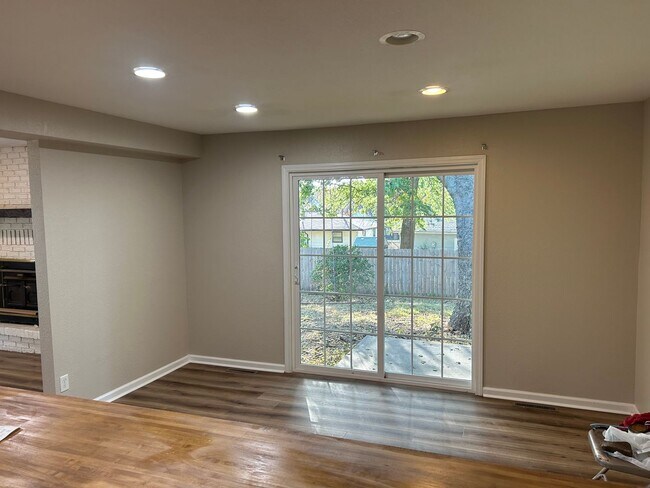 Foto del edificio - Updated 3-bedroom/2-bath in South Joplin. ...