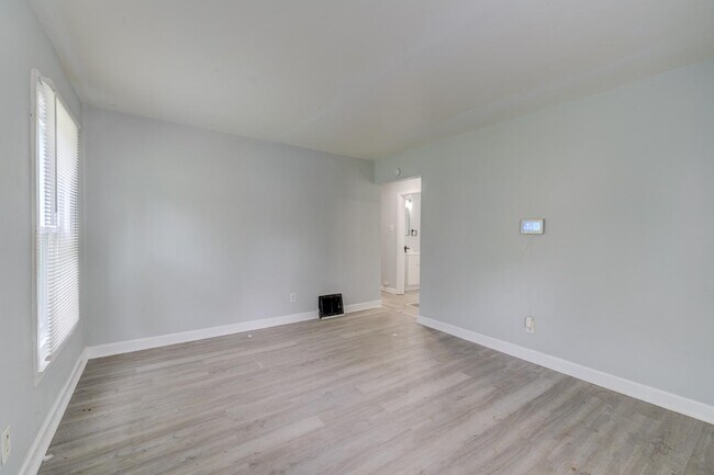 Foto del edificio - 8067 Aline Ave