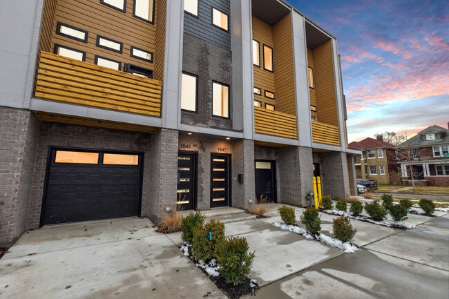 Building Photo - 1547 Pallister St