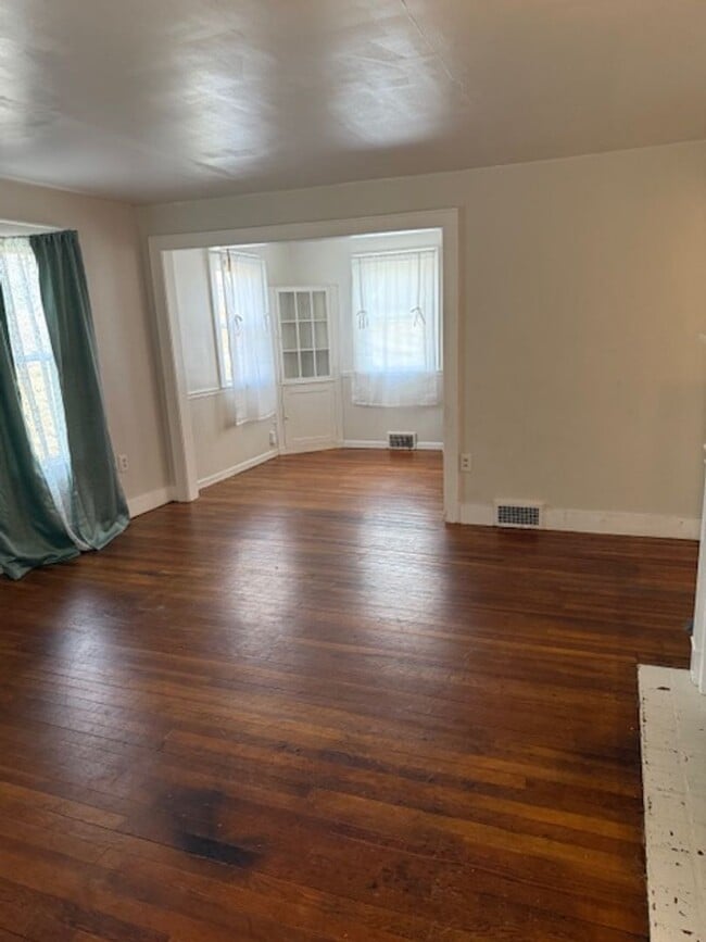 Building Photo - Make this your home 4Bedroom 2 bath home with one car garage $1530 per month