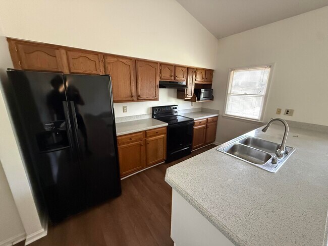 Foto del edificio - 390 Retrac Rd