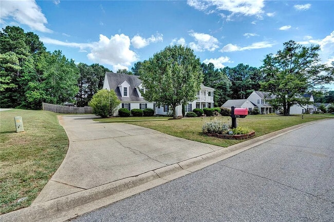 Building Photo - 4 Bedroom 2.5 Bathroom