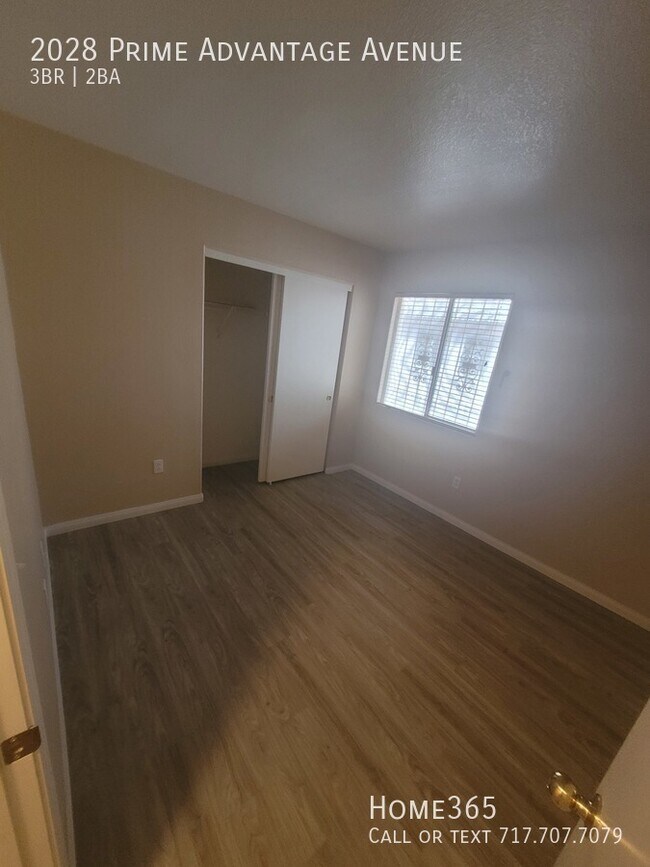 Foto del edificio - This single-story 3-bedroom 2-bath home si...