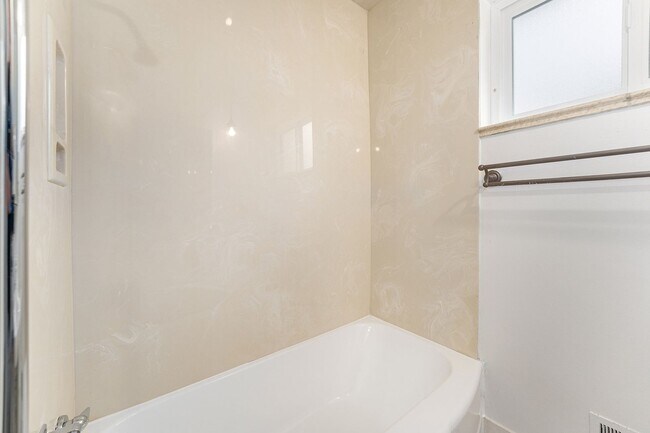 Foto del edificio - Discover comfort and convenience in this u...