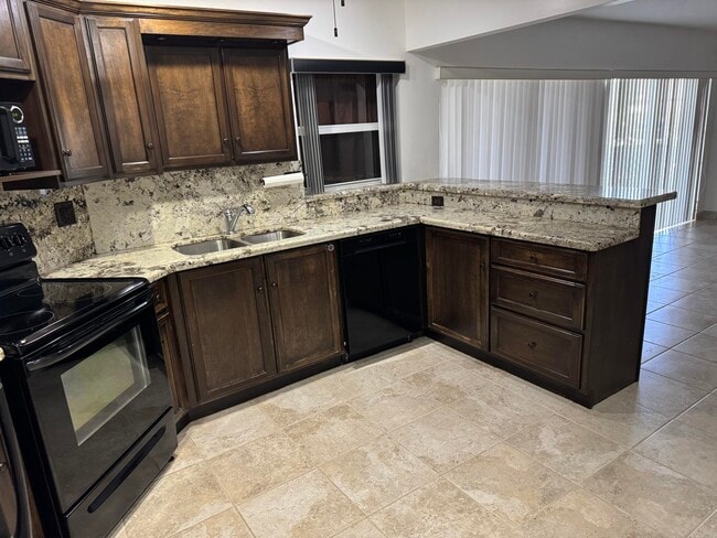 Foto del edificio - 3 Greenway Village N