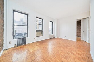 Building Photo - 333 W 43rd St