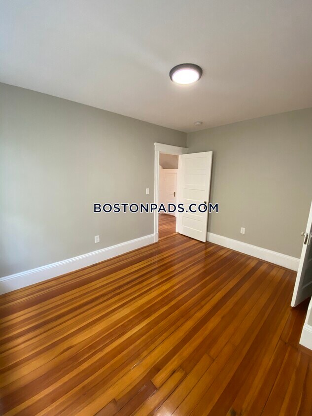 Primary Photo - 34 Broad St