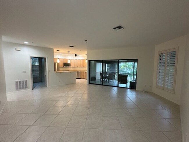 Building Photo - 2 bedroom/2 Bath Condo in Olde naples