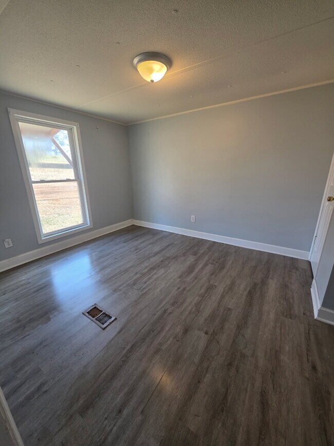 Foto del edificio - 652 Rices Creek Rd