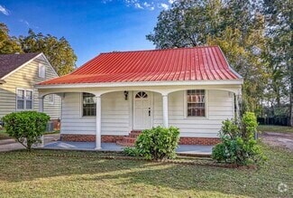 Building Photo - 32 Brentwood Dr