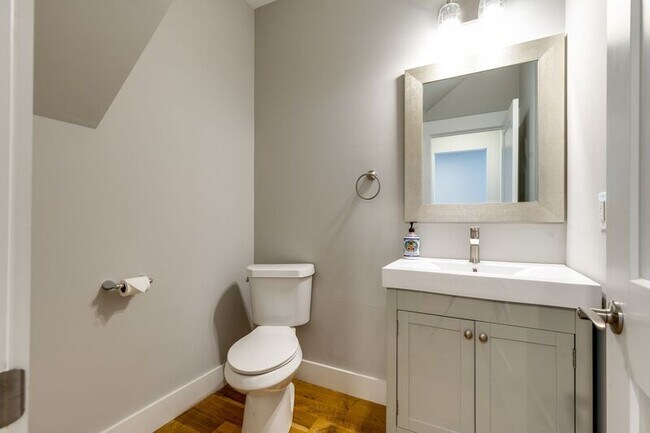 Foto del edificio - 2300 Burns St