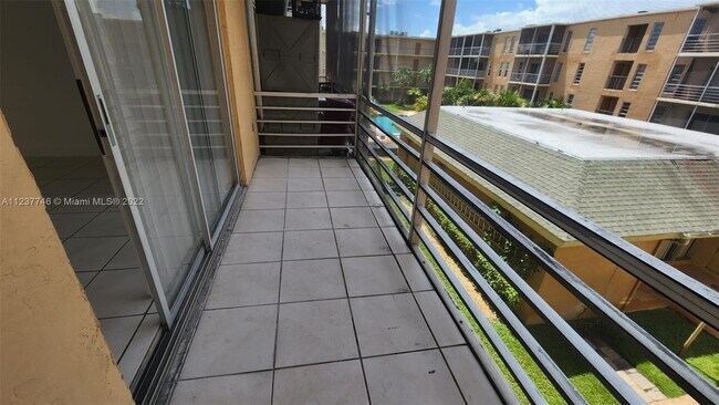 Foto del edificio - 4848 NW 24th Ct