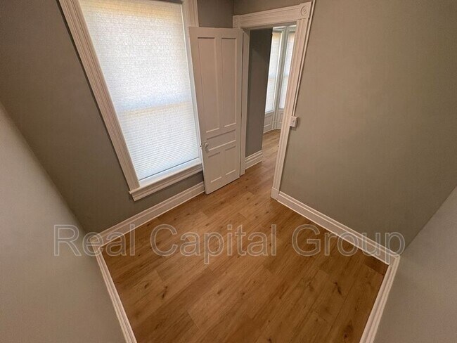 Building Photo - 306 3rd St