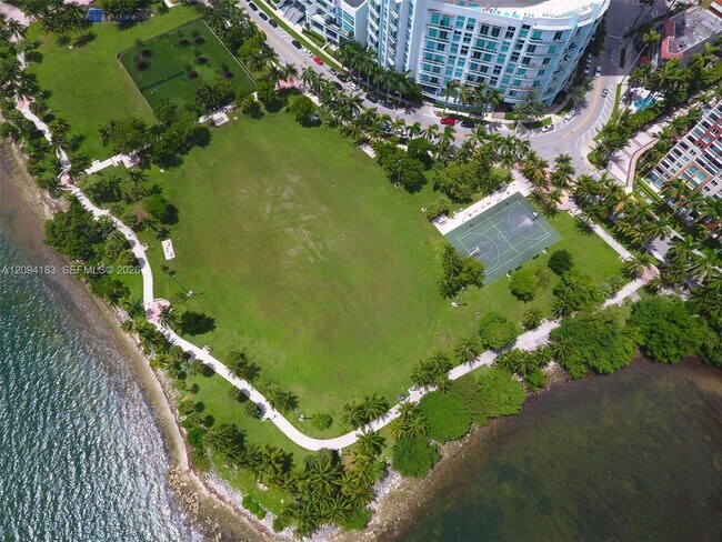 Foto del edificio - 1900 N Bayshore Dr
