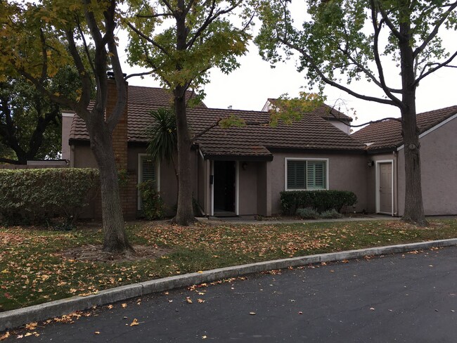 Building Photo - 2506 Roblar Ln