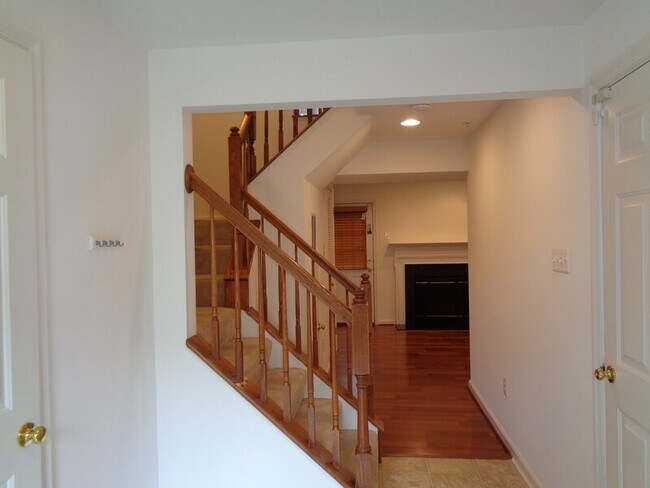 Building Photo - 7120 Fox Harbor Way