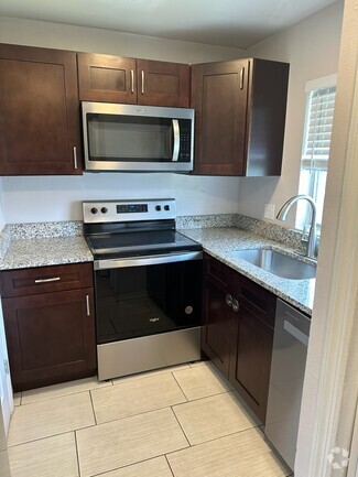 Building Photo - 4100 Pershing Pointe Pl