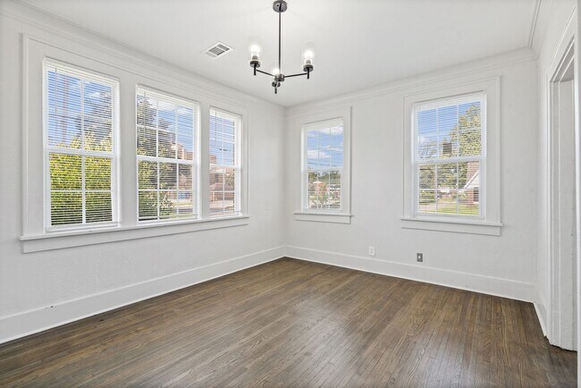 Building Photo - 864 N Belvedere Blvd