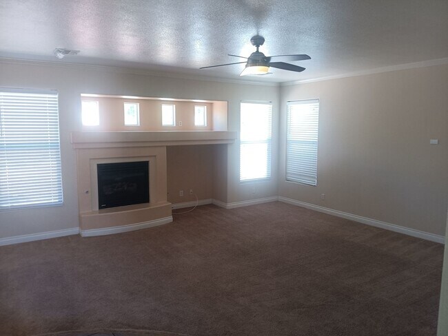 Foto del edificio - 5/BD 3/BA Spacious Home in Gated NW Commun...