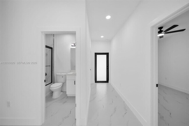Building Photo - 4980 Fairway Ct
