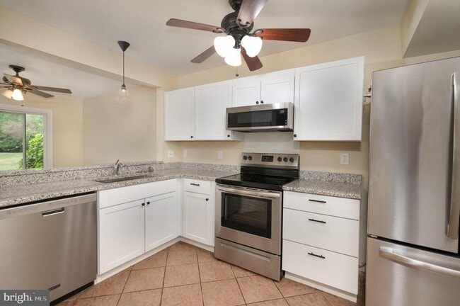 Building Photo - 1677 MacIntosh Way