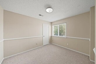 Building Photo - 3210 Pebble Lake Dr