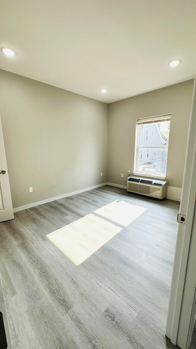 Foto del edificio - 98 12th Ave