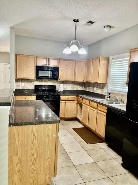 Building Photo - 3272 Tiara Cir SW