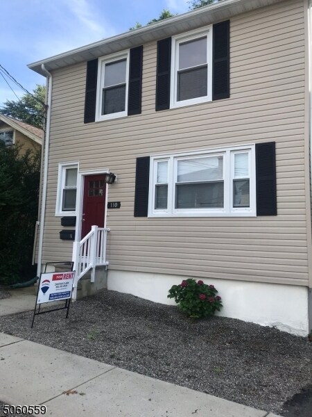 Building Photo - 110 Elm St