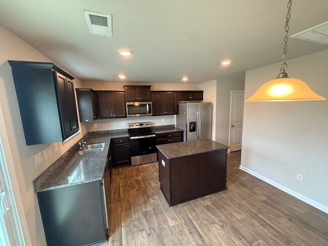 Foto del edificio - 508 Elmwood Pond Ct