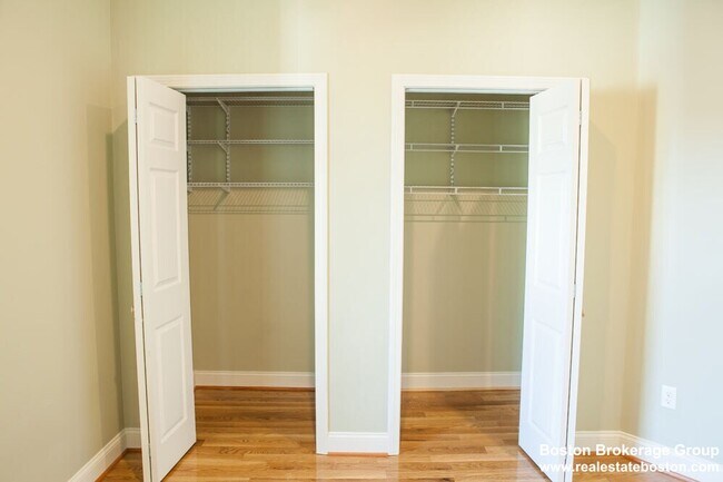 Foto del edificio - 301-305 Dudley St. Unit 8