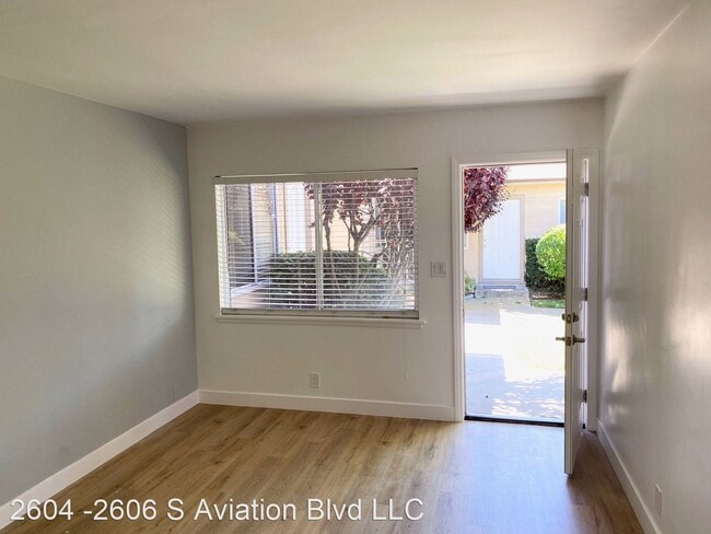 Building Photo - 2604-2606 S Aviation Blvd