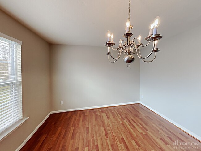 Building Photo - 225 Quiet Ln