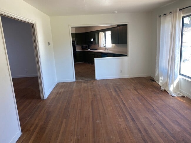 Building Photo - 109 S Park Dr