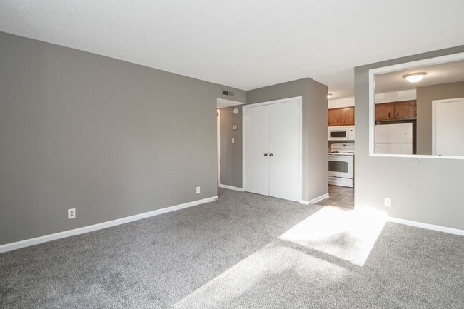 Building Photo - 807 Golf View Pl