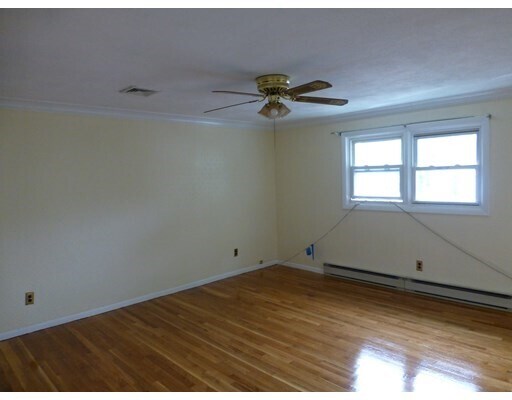 Building Photo - 123 Central St