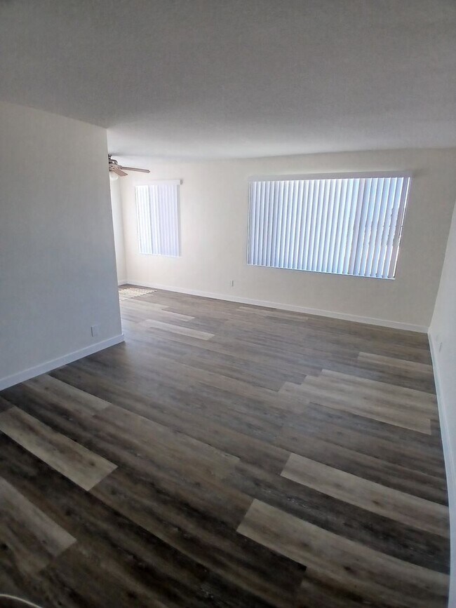 Building Photo - Large Remodeled 1BD Near Downtown Long Beach!!!