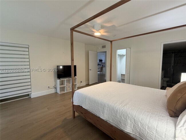 Foto del edificio - 7350 Kinghurst Dr