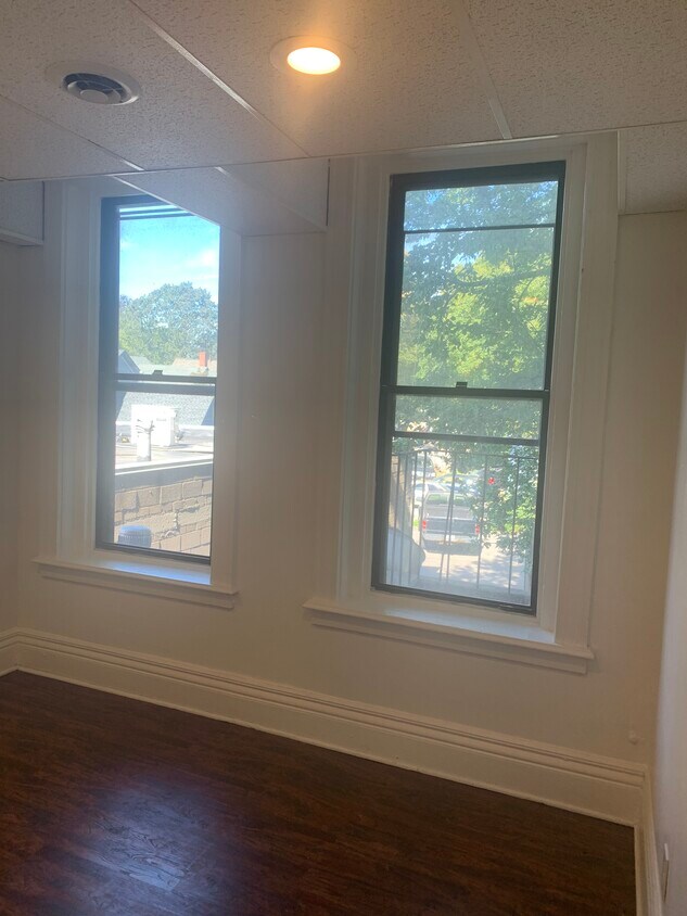Building Photo - 474 Monroe Ave