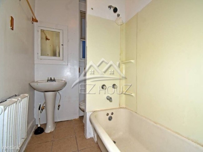 Foto del edificio - 2 br, 1 bath Apartment - 3221 Mondawmin Ave,2