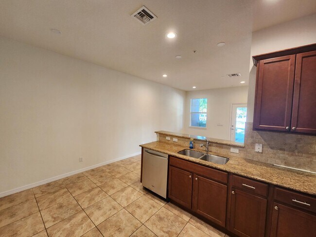 Foto del edificio - 106 Black Ironwood Rd