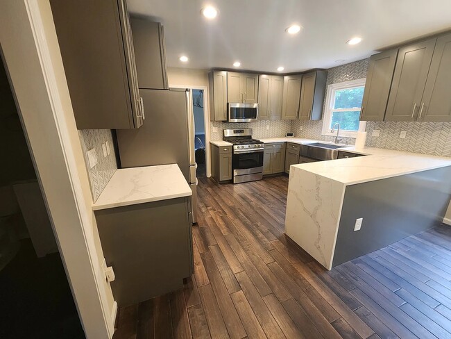 Foto del edificio - 721 Symphony Woods Dr